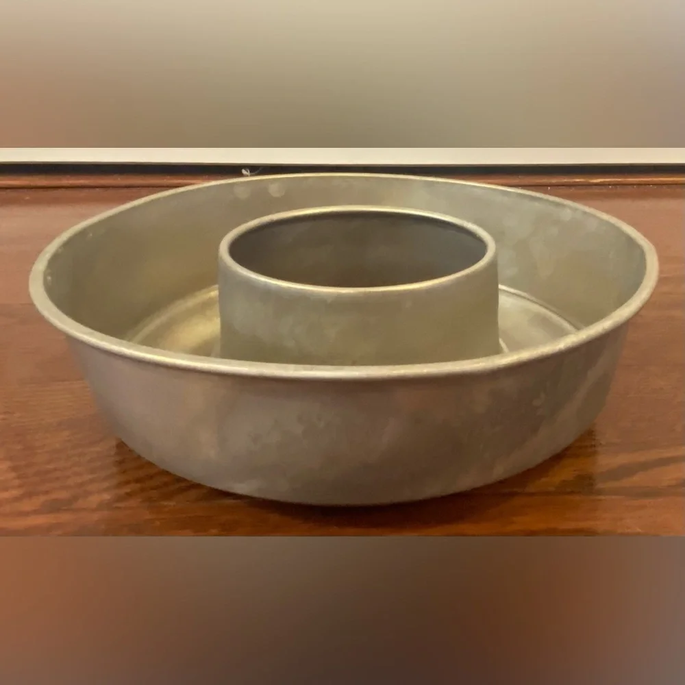Bundt Angel Food Cake Pan Vintage 2.5”X8.5” 1960’s Round Aluminum